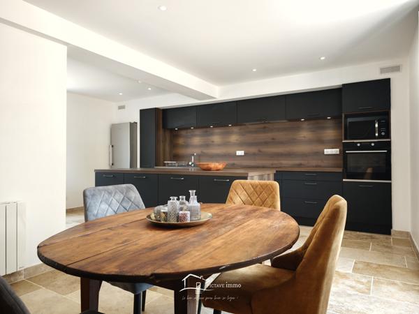 TRES BELLE DEMEURE Lezay (79120)