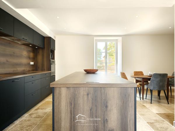 TRES BELLE DEMEURE Lezay (79120)