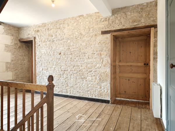 TRES BELLE DEMEURE Lezay (79120)