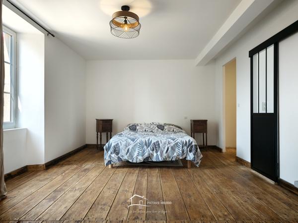 TRES BELLE DEMEURE Lezay (79120)