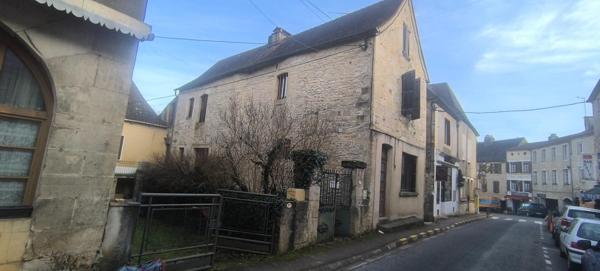 Maison de village à rénover avec jardin et terrasse