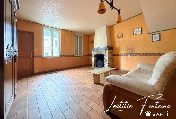 Maison à rénover avec cour et dépendance