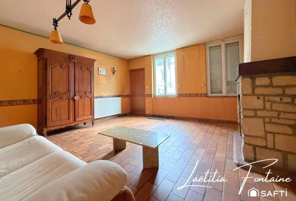Maison à rénover avec cour et dépendance