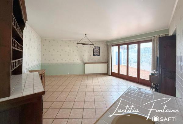 Maison à rénover avec cour et dépendance