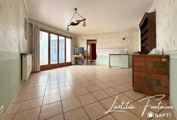 Maison à rénover avec cour et dépendance