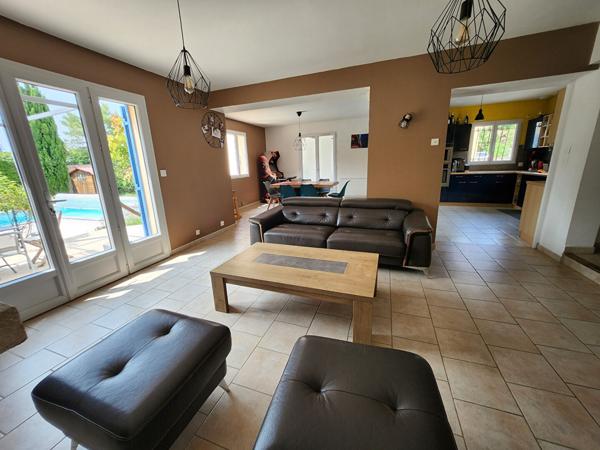 VEDENE - AVIGNON - MAISON A VENDRE DE 170 M² SURFACE HABITABLE SUR UN TERRAIN DE 1000M² AVEC GARAGE PARKING ET ANNEXES