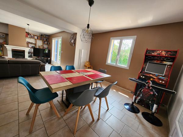 VEDENE - AVIGNON - MAISON A VENDRE DE 170 M² SURFACE HABITABLE SUR UN TERRAIN DE 1000M² AVEC GARAGE PARKING ET ANNEXES