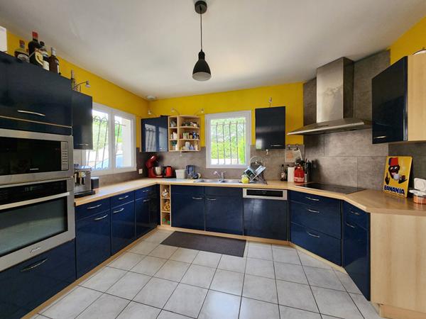 VEDENE - AVIGNON - MAISON A VENDRE DE 170 M² SURFACE HABITABLE SUR UN TERRAIN DE 1000M² AVEC GARAGE PARKING ET ANNEXES