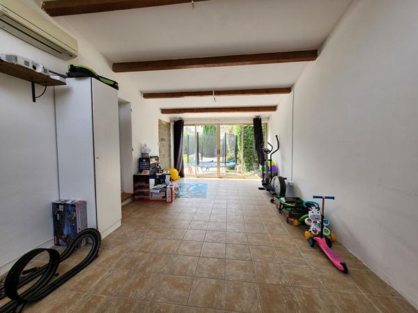 VEDENE - AVIGNON - MAISON A VENDRE DE 170 M² SURFACE HABITABLE SUR UN TERRAIN DE 1000M² AVEC GARAGE PARKING ET ANNEXES