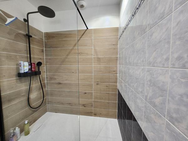 VEDENE - AVIGNON - MAISON A VENDRE DE 170 M² SURFACE HABITABLE SUR UN TERRAIN DE 1000M² AVEC GARAGE PARKING ET ANNEXES