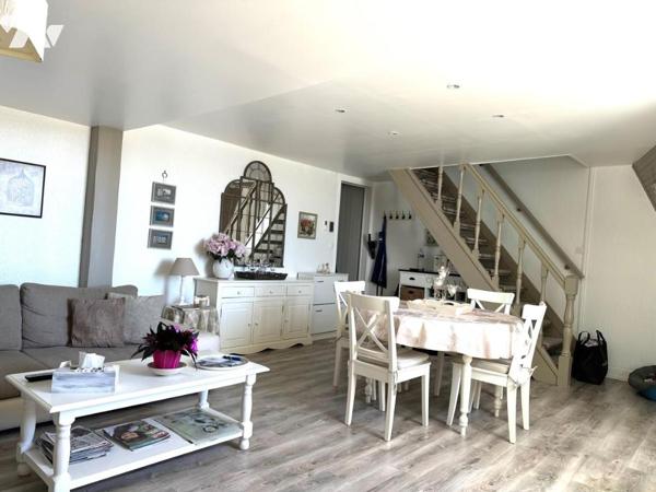 PROCHE DE LA MER ET DES COMMERCES - APPARTEMENT DUPLEX EN TRES BON ETAT 