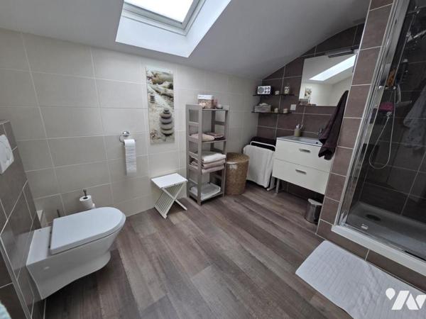 PROCHE DE LA MER ET DES COMMERCES - APPARTEMENT DUPLEX EN TRES BON ETAT 