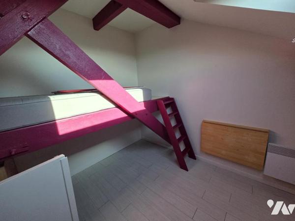 PROCHE DE LA MER ET DES COMMERCES - APPARTEMENT DUPLEX EN TRES BON ETAT 