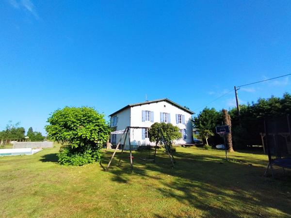 Grande Maison Familiale avec Piscine et Dépendances