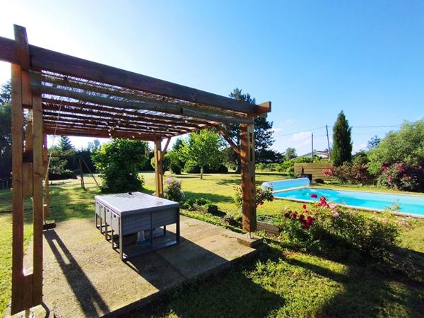 Grande Maison Familiale avec Piscine et Dépendances