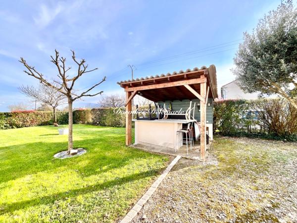 Maison à vendre 6 pièces LA JARRIE AUDOUIN (17)Maison de plain-pied 170 m² Garage: Volume, Lumière et Sérénité