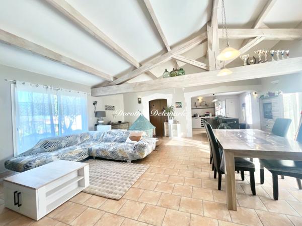 Maison à vendre 6 pièces LA JARRIE AUDOUIN (17)Maison de plain-pied 170 m² Garage: Volume, Lumière et Sérénité