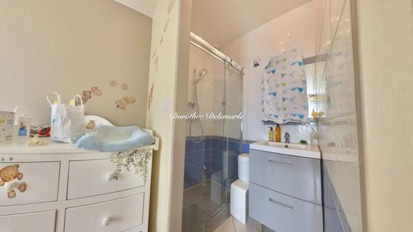 Maison à vendre 6 pièces LA JARRIE AUDOUIN (17)Maison de plain-pied 170 m² Garage: Volume, Lumière et Sérénité