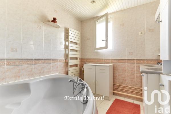 Maison 7 pièces de 127 m² à Montigny-le-Bretonneux (78180)