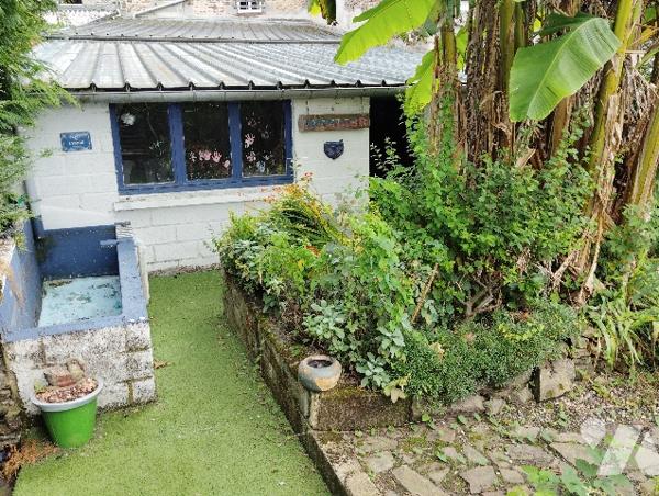 En plein centre ville : maison avec un local commercial