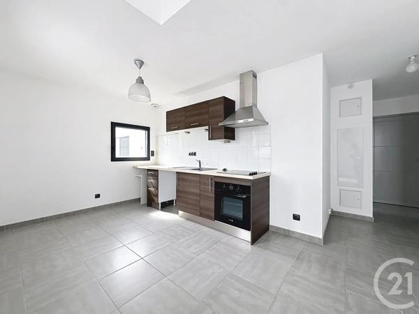 Appartement F3 à vendre  3 pièces - 66 m 2   TROYES  - 10