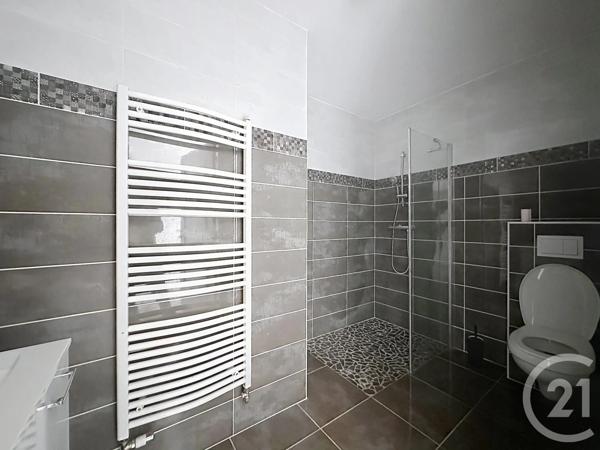 Appartement F3 à vendre  3 pièces - 66 m 2   TROYES  - 10