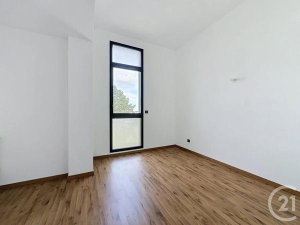 Appartement F3 à vendre  3 pièces - 66 m 2   TROYES  - 10