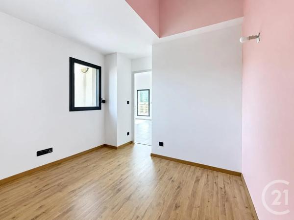 Appartement F3 à vendre  3 pièces - 66 m 2   TROYES  - 10