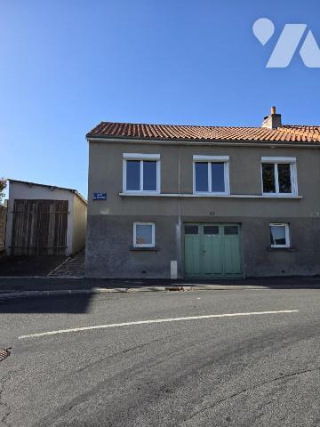 EXCLUSIVITÉ - ANDREZÉ – MAISON 3 CHAMBRES AVEC JARDIN ET DÉPENDANCES