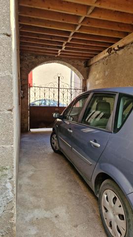 Maison de caractère avec jardin – Noyers 89 centre bourg.