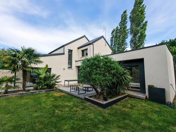 Maison contemporaine de 2022 à vendre dans le quartier prisé des Fontenelles à Murs Érigné - 4 chambres et vie de plain pied proche commodités