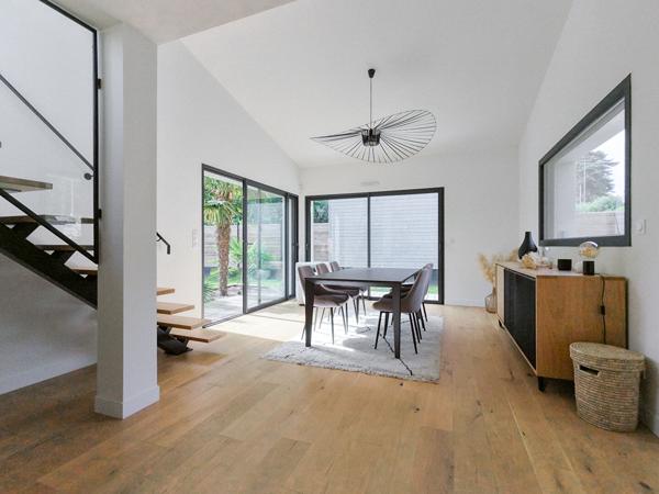 Maison contemporaine de 2022 à vendre dans le quartier prisé des Fontenelles à Murs Érigné - 4 chambres et vie de plain pied proche commodités