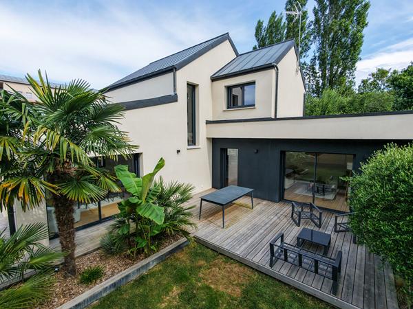 Maison contemporaine de 2022 à vendre dans le quartier prisé des Fontenelles à Murs Érigné - 4 chambres et vie de plain pied proche commodités