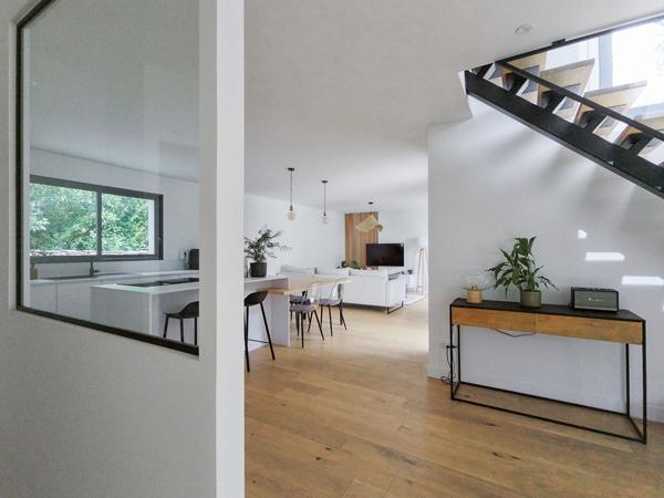 Maison contemporaine de 2022 à vendre dans le quartier prisé des Fontenelles à Murs Érigné - 4 chambres et vie de plain pied proche commodités