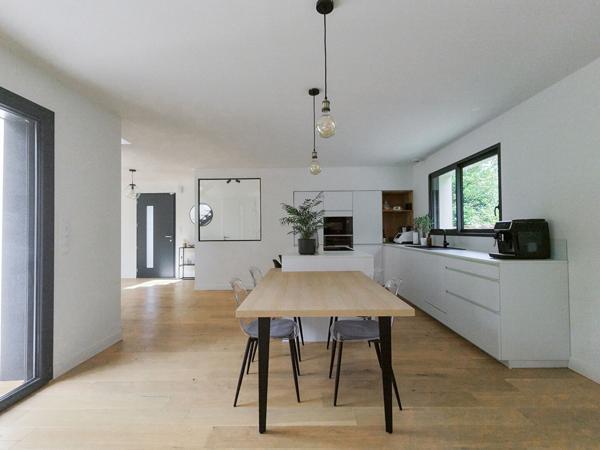 Maison contemporaine de 2022 à vendre dans le quartier prisé des Fontenelles à Murs Érigné - 4 chambres et vie de plain pied proche commodités
