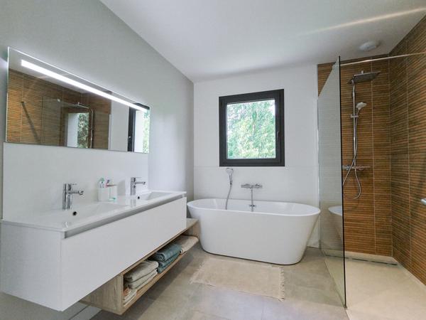 Maison contemporaine de 2022 à vendre dans le quartier prisé des Fontenelles à Murs Érigné - 4 chambres et vie de plain pied proche commodités