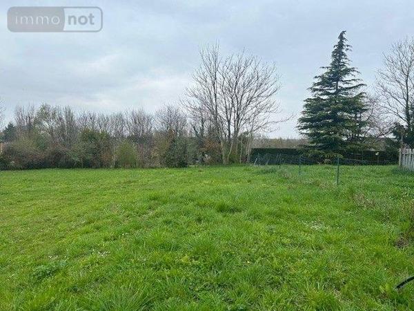 Terrain à Batir à vendre à Baugé-en-Anjou dans le Maine-et-Loire (49150), ref : LB/2503   
campagne