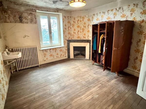 MAISON DE 174 M² À RÉNOVER – PLOMBIÈRES-LES-BAINS