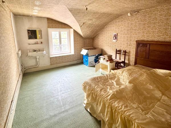 MAISON DE 174 M² À RÉNOVER – PLOMBIÈRES-LES-BAINS