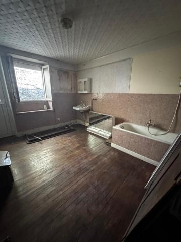 MAISON DE 174 M² À RÉNOVER – PLOMBIÈRES-LES-BAINS