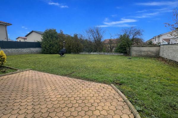 Venissieux Limite St Fons: Terrain plat constructible zone URI1B