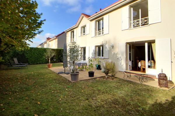 MAGNIFIQUE VILLA CATHEDRALE_Verneuil Sur Seine 7 pièce(s) 180 m2 €678 000 ** - Référence 1040