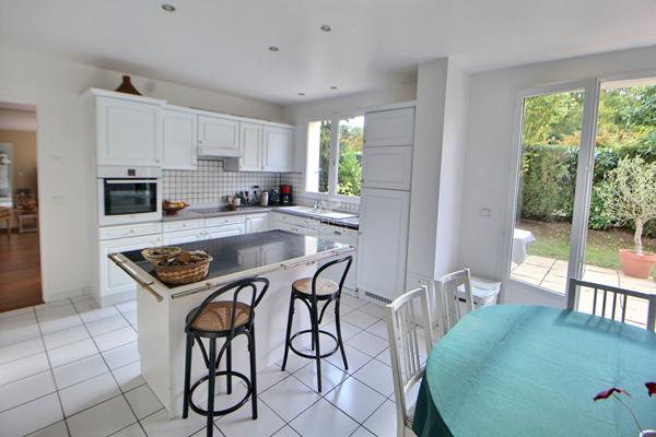 MAGNIFIQUE VILLA CATHEDRALE_Verneuil Sur Seine 7 pièce(s) 180 m2 €678 000 ** - Référence 1040