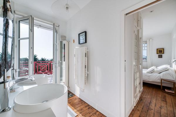 VILLA STYLE BASQUE A ROYAN A 200 M DE LA PLAGE