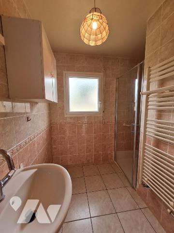 A VENDRE Reguiny Maison avec garage et jardin 