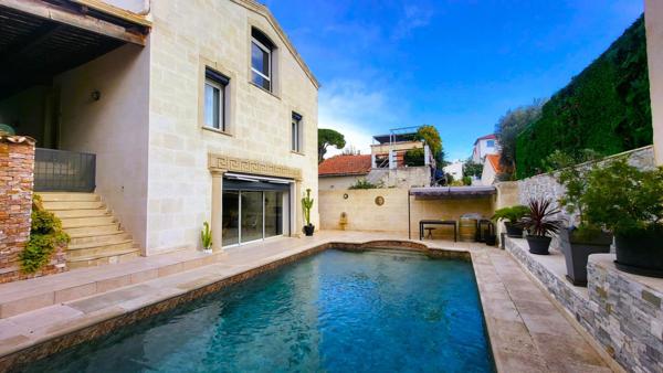 Maison d'architecte vue mer avec piscine