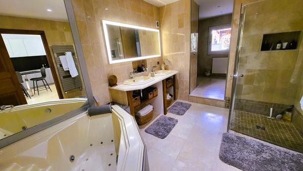 Maison d'architecte vue mer avec piscine