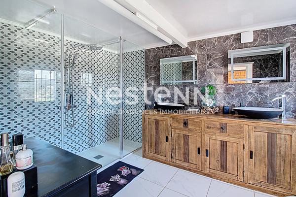 À VENDRE À TRANS-EN-PROVENCE PROPRIÉTÉ d'environ 152 m² sur 7000 m² de terrain paysagé avec PISCINE