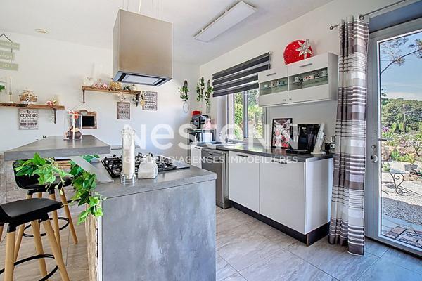 À VENDRE À TRANS-EN-PROVENCE PROPRIÉTÉ d'environ 152 m² sur 7000 m² de terrain paysagé avec PISCINE