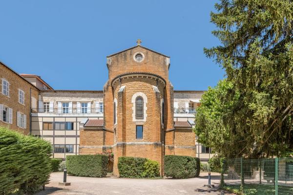 Appartement duplex avec terrasse, niché dans un ancien couvent